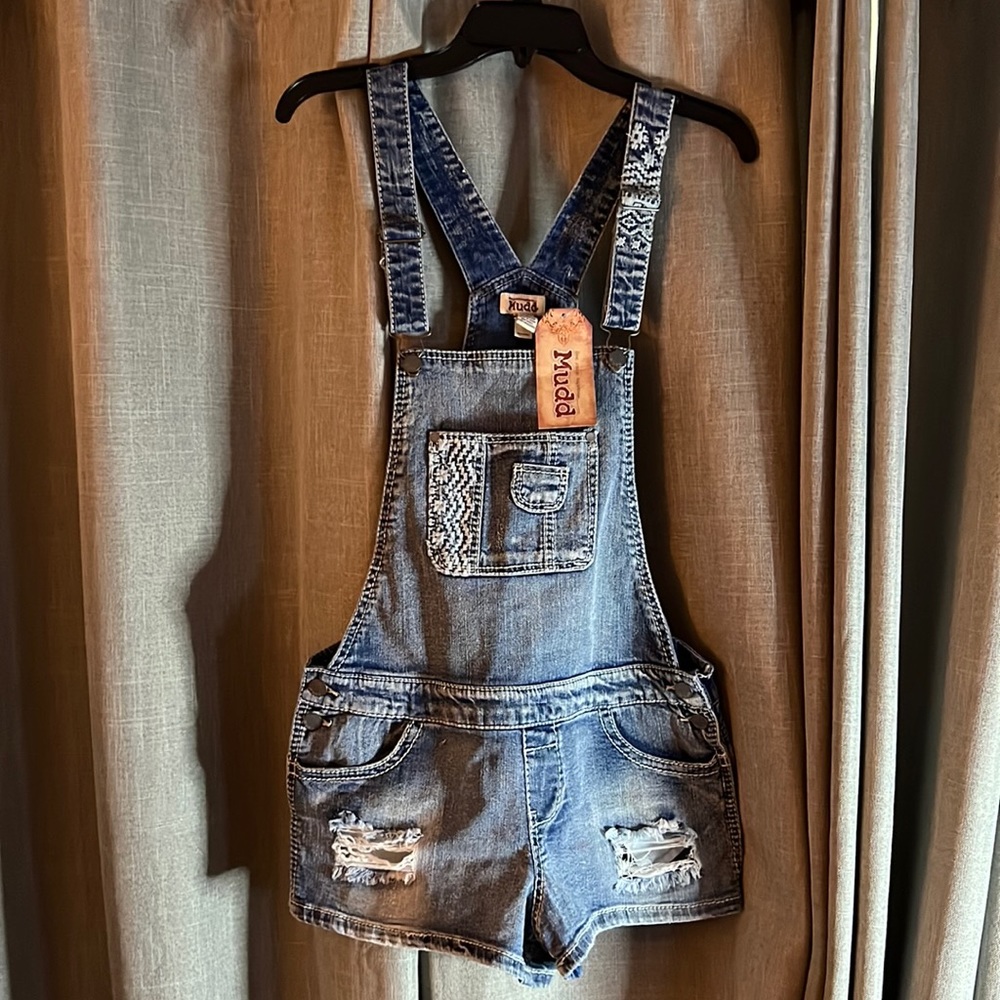 🌞 MUDD- Patchwork, distressed denim overall shorts NWT